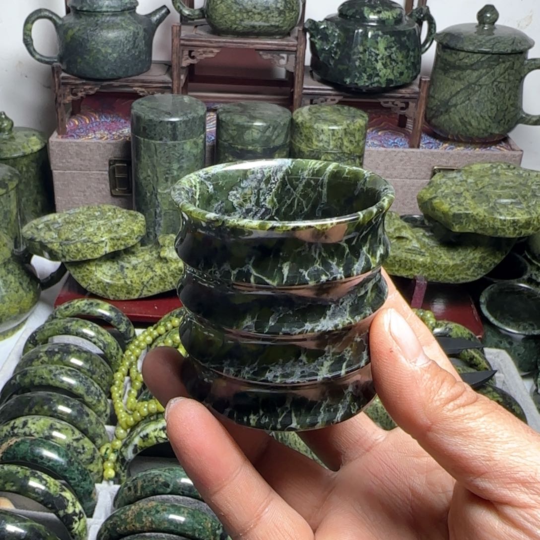 蛇纹石玉竹节杯未镶嵌