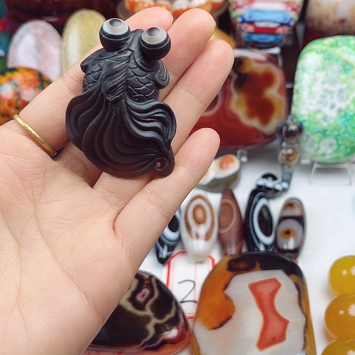 淡***生玛瑙/玉髓未镶嵌珠宝奇石