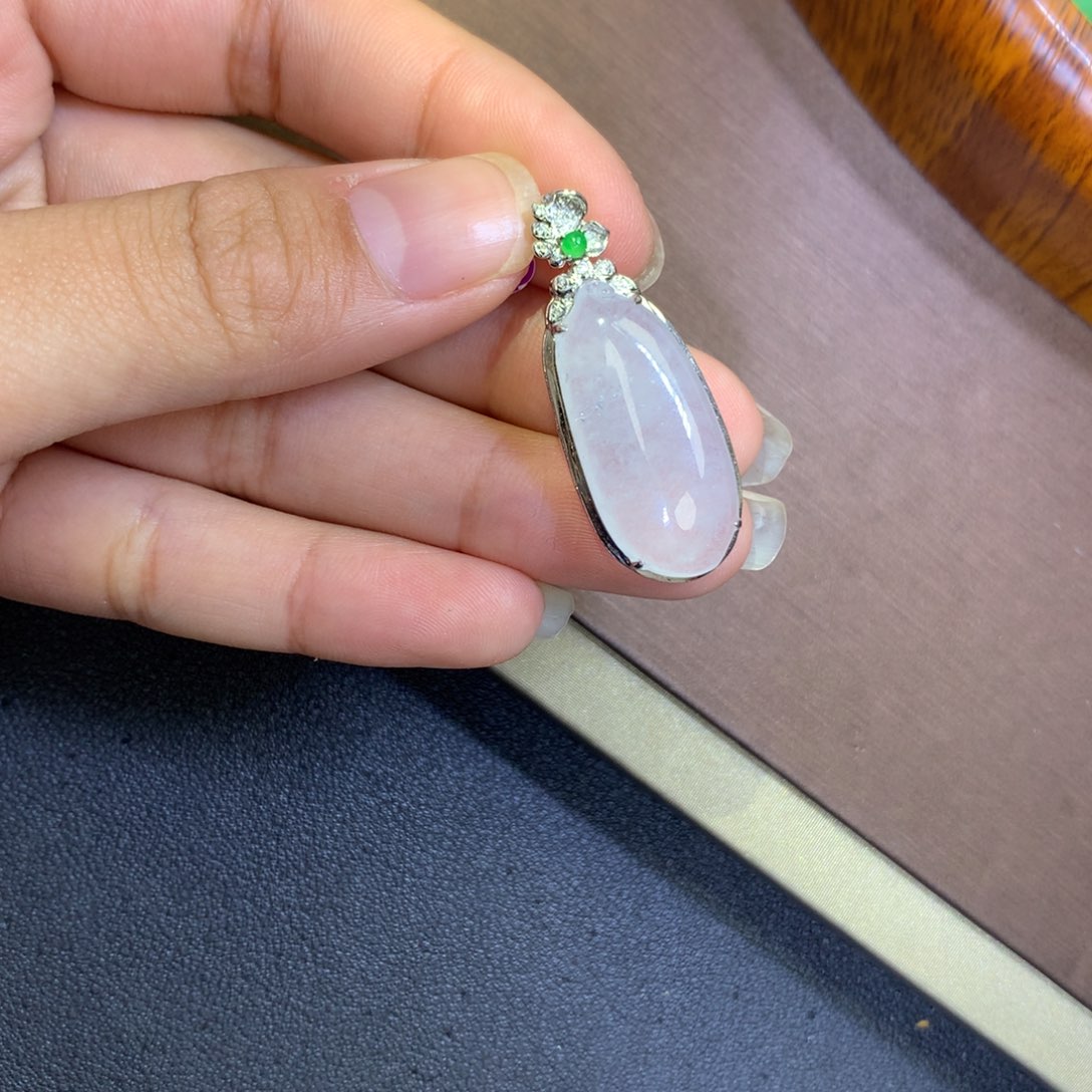 翡翠颈饰18K金镶嵌翡翠