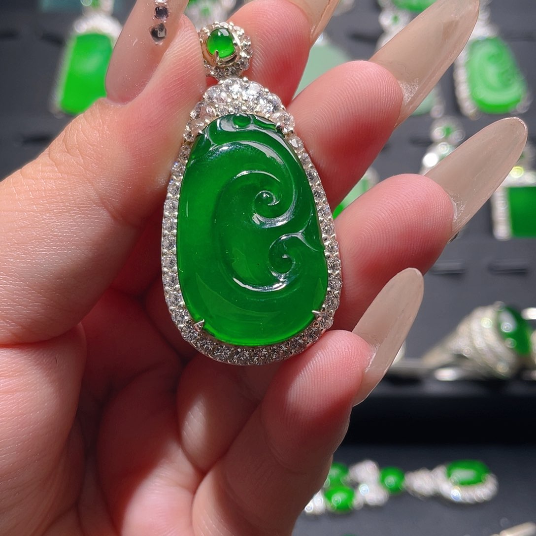 翡翠颈饰银S925镶嵌如意