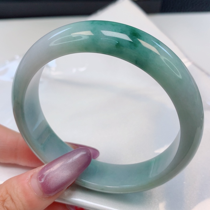 翡翠手镯未镶嵌57圈