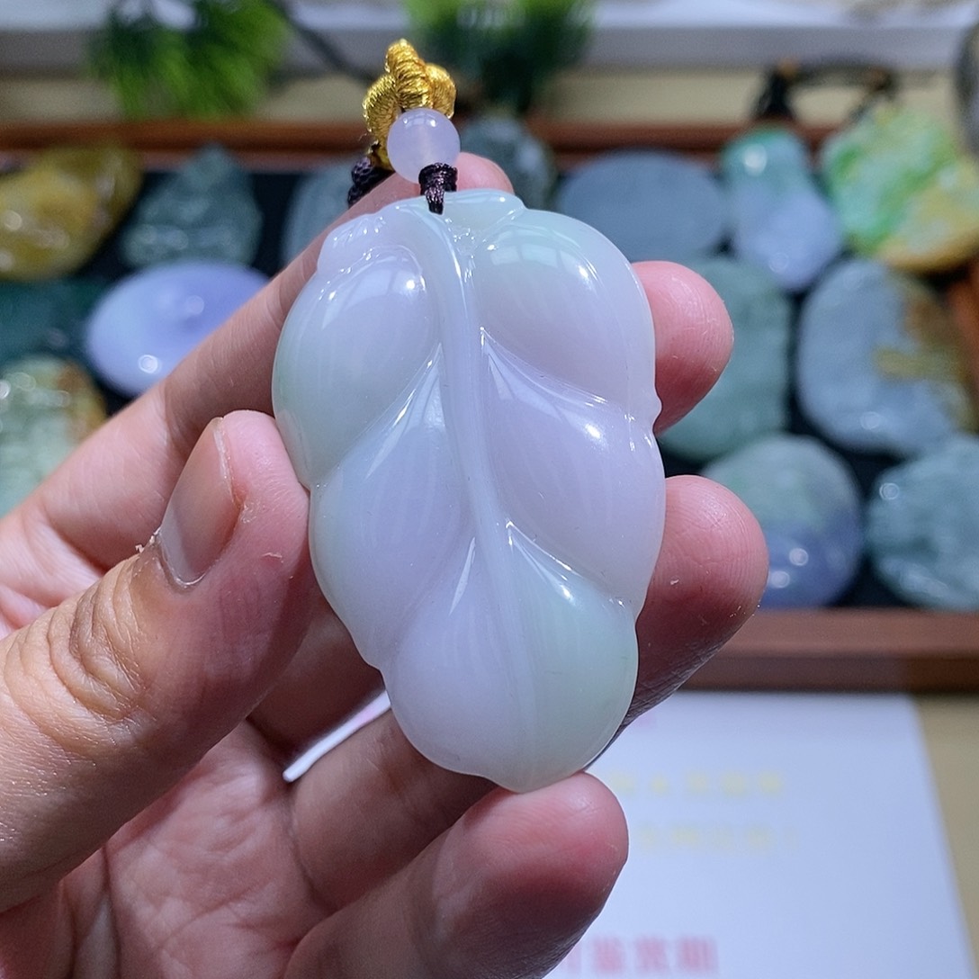 【闪购商品】翡翠颈饰未镶嵌叶子
