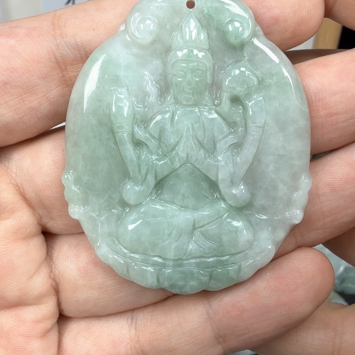翡翠挂件未镶嵌翡翠