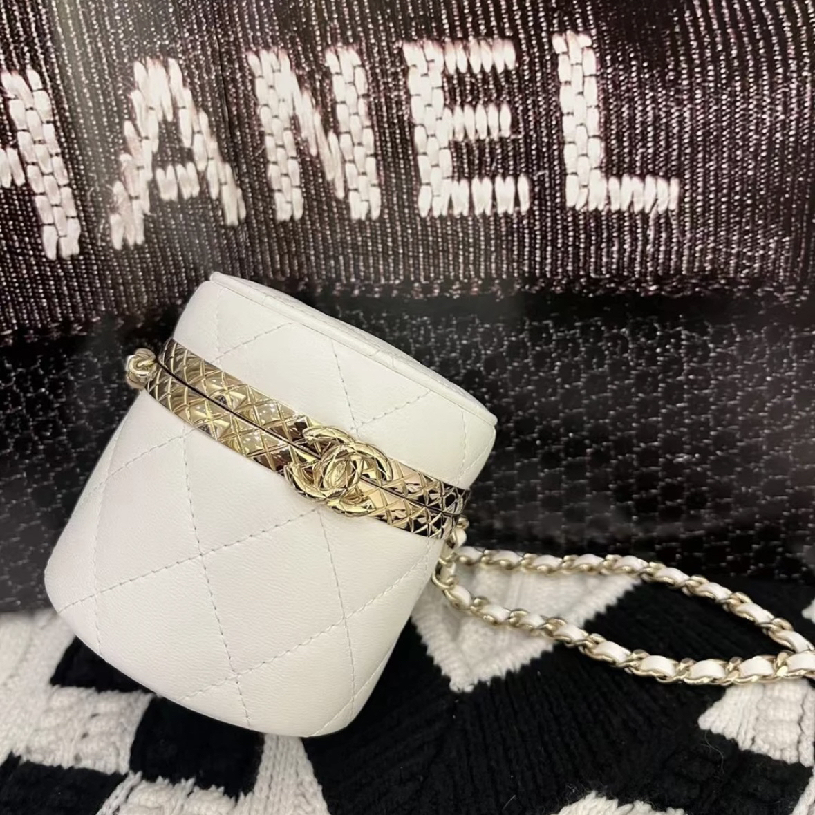 99新 Chanel/香奈儿 98新 奢总管/小圆桶包/芯片