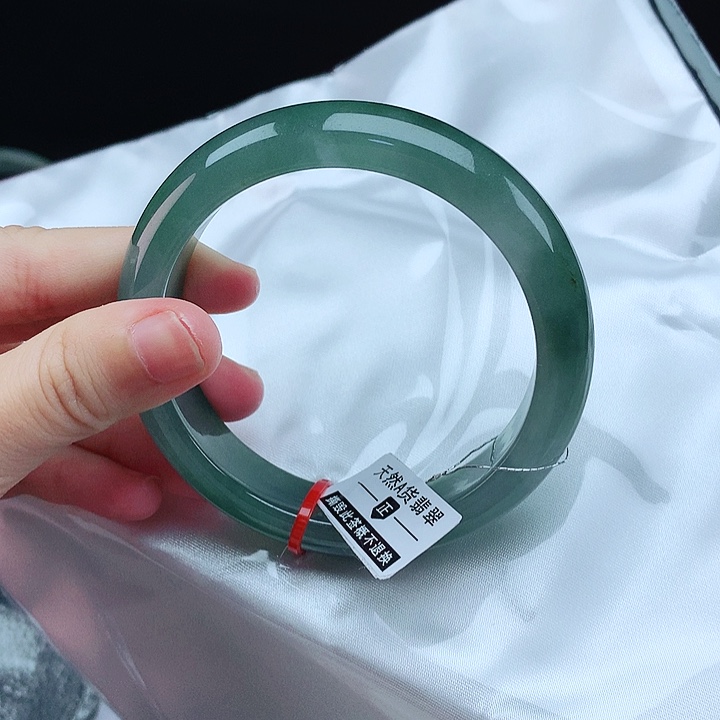 翡翠手镯未镶嵌57圈