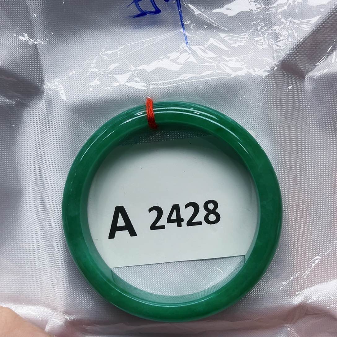 翡翠手镯未镶嵌多样性