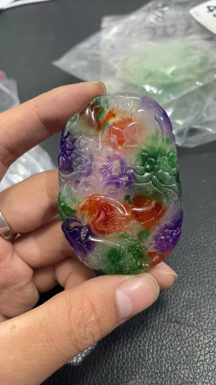  446  春彩鲤鱼荷花吊坠牌