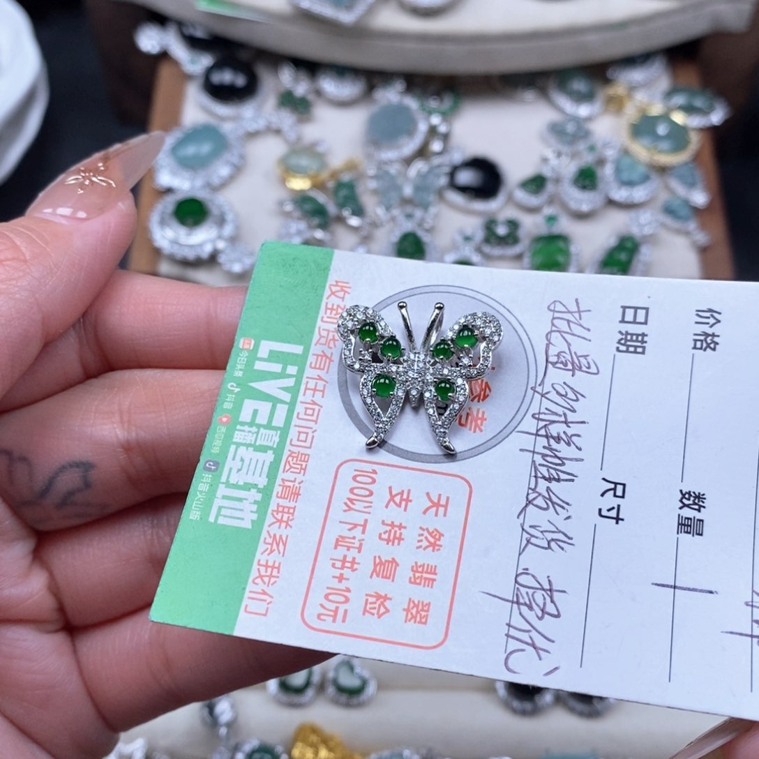 翡翠颈饰未镶嵌翡翠