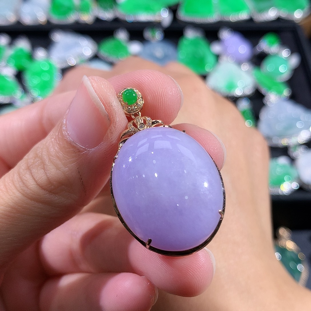 翡翠18K金镶嵌颈饰