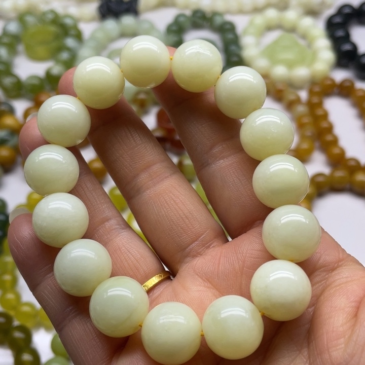 蛇纹石玉手串未镶嵌