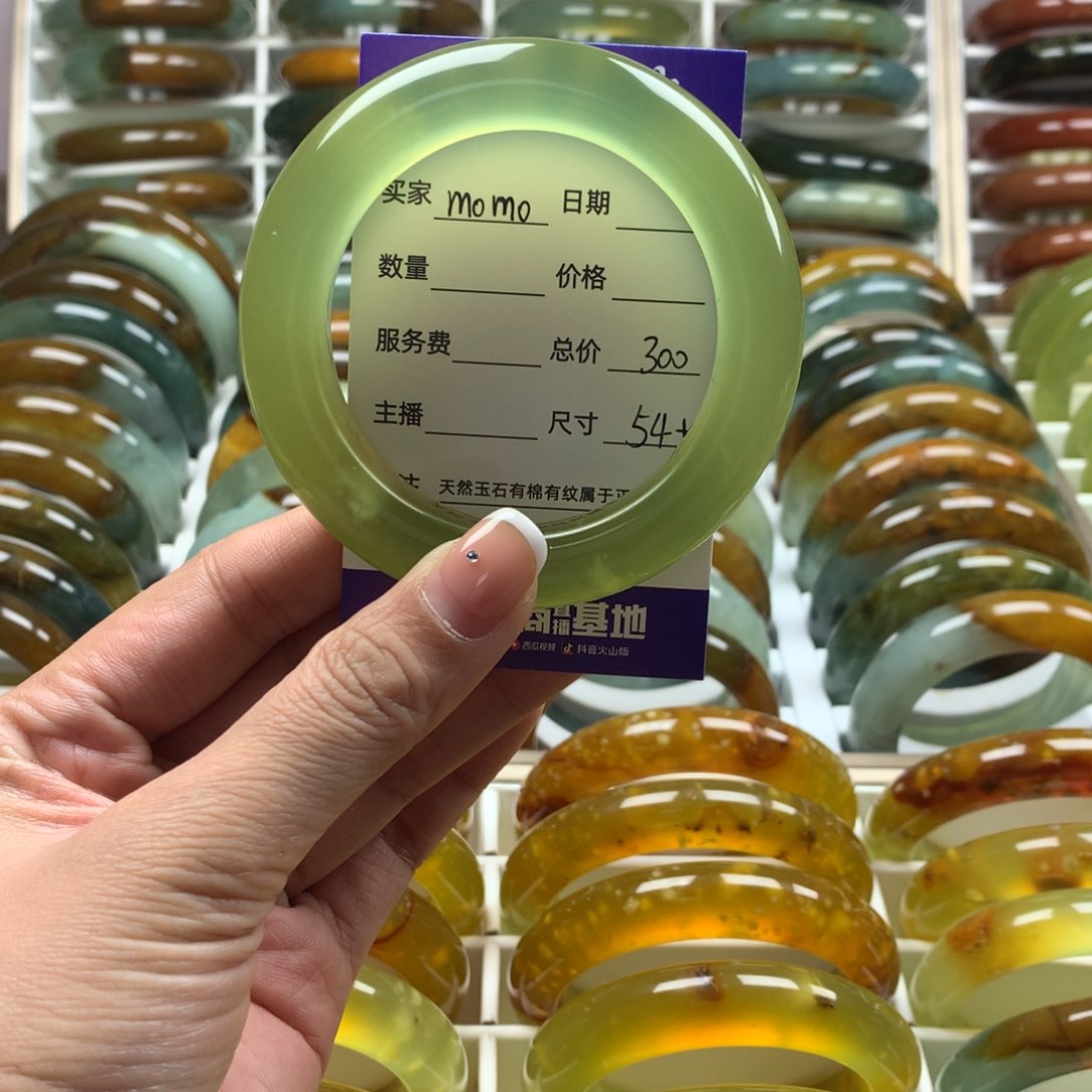 蛇纹石玉手镯未镶嵌m**o