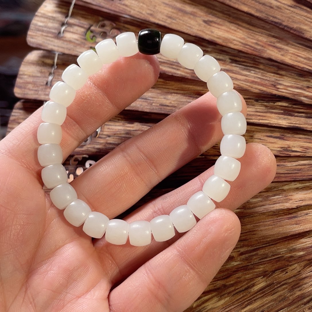 和田玉手串未镶嵌7.8直切