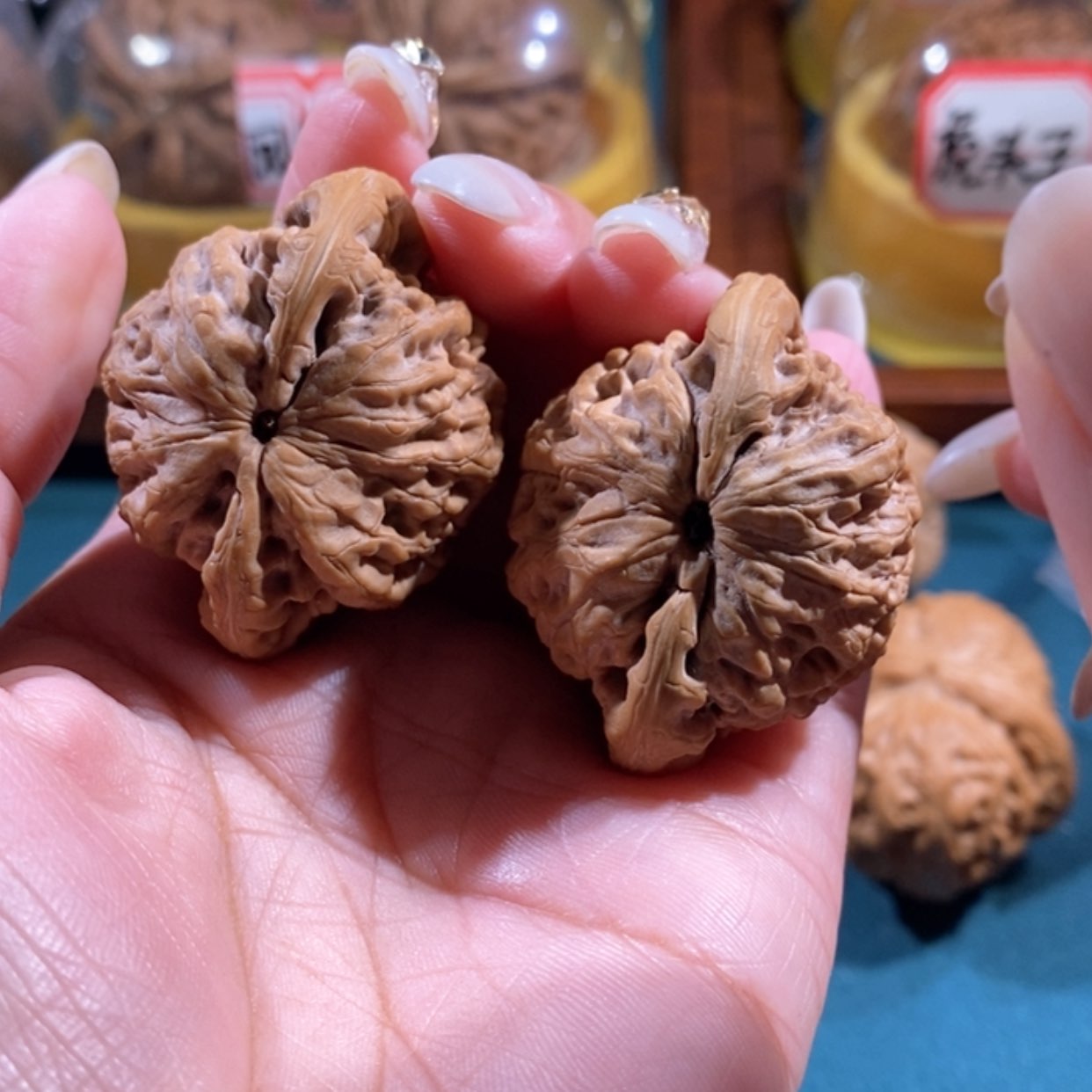 【闪购商品】文玩核桃吊坠航****8金公子