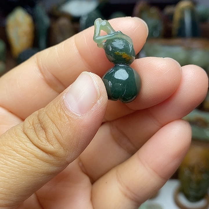 岫岩河磨玉（透闪石质玉）未镶嵌颈饰