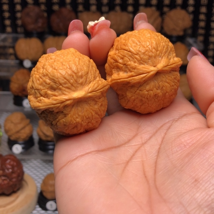 橄榄核吊坠18金丝绣球