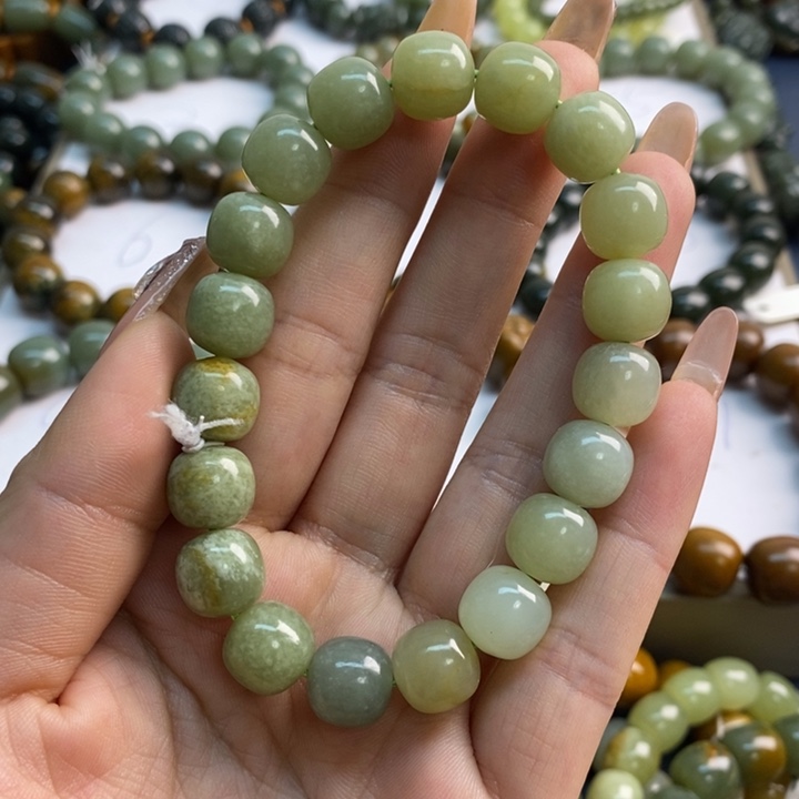 未镶嵌透闪石质玉珠宝奇石