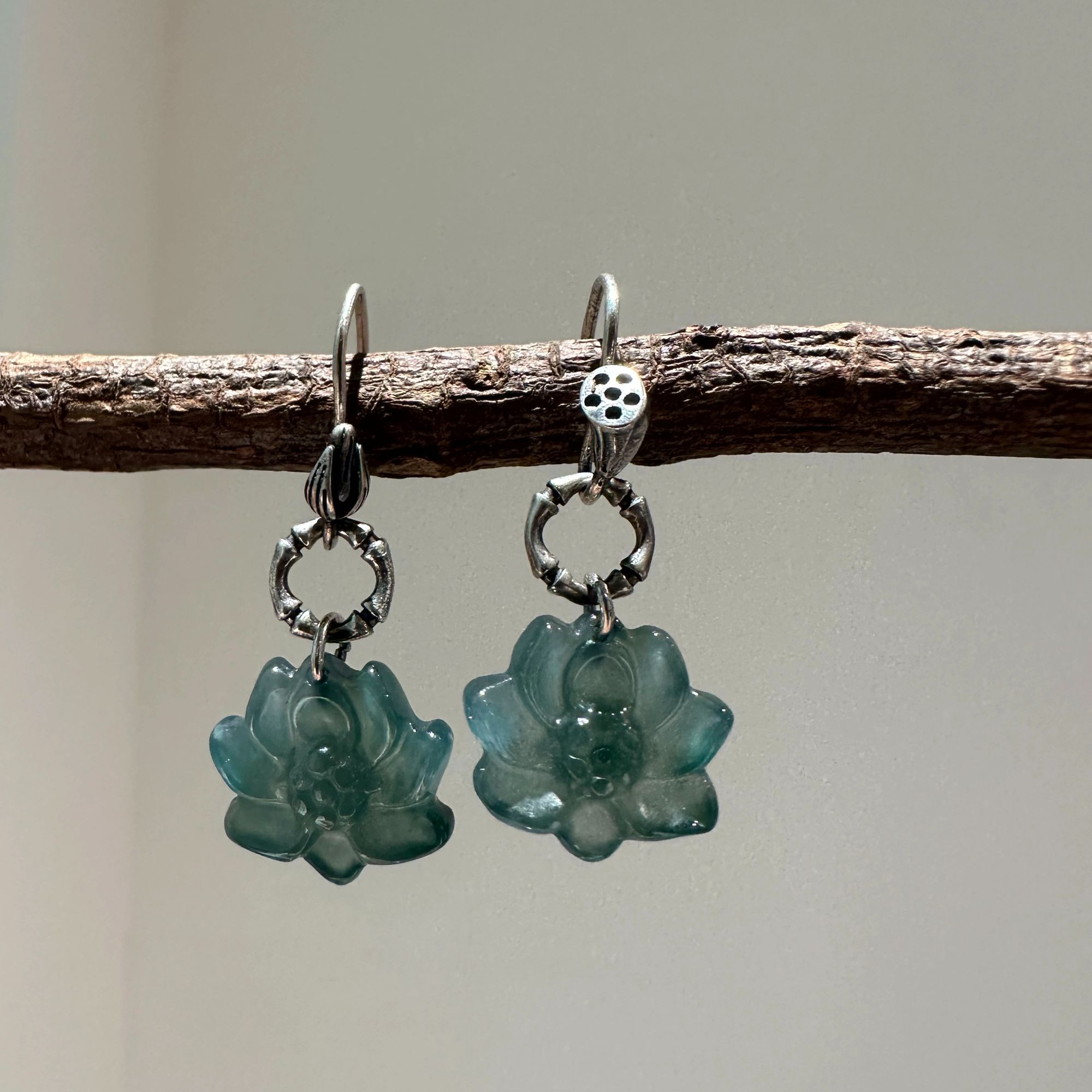 E26350<晶贵坊>s925银翡翠莲花莲花苞/莲蓬耳钩AB款耳环多样性发