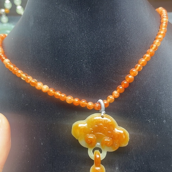 未镶嵌蛇纹石玉颈饰