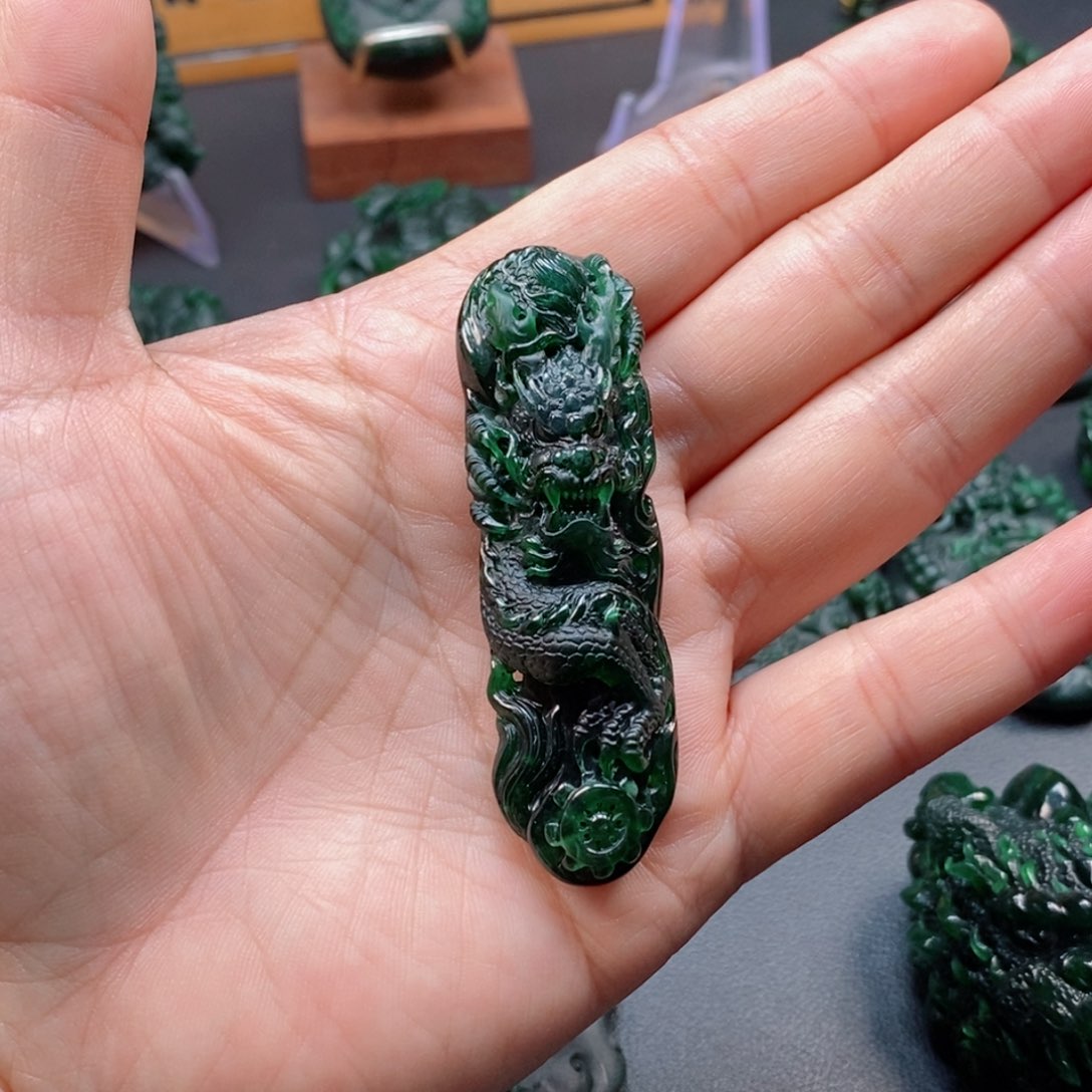 定制翡翠未镶嵌是*翡翠吊坠x