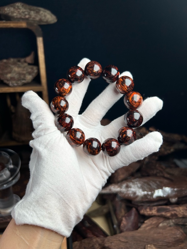 红降天花板黑油玉化1.8的珠子51.9克