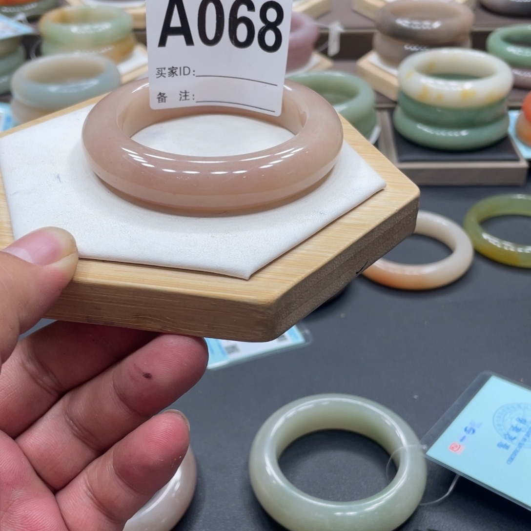 石英质玉手镯未镶嵌似**青