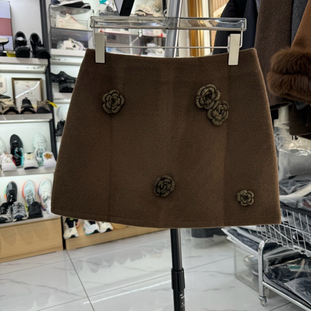 立体花朵毛呢半身裙女秋冬高腰显瘦百搭包臀A字短裙