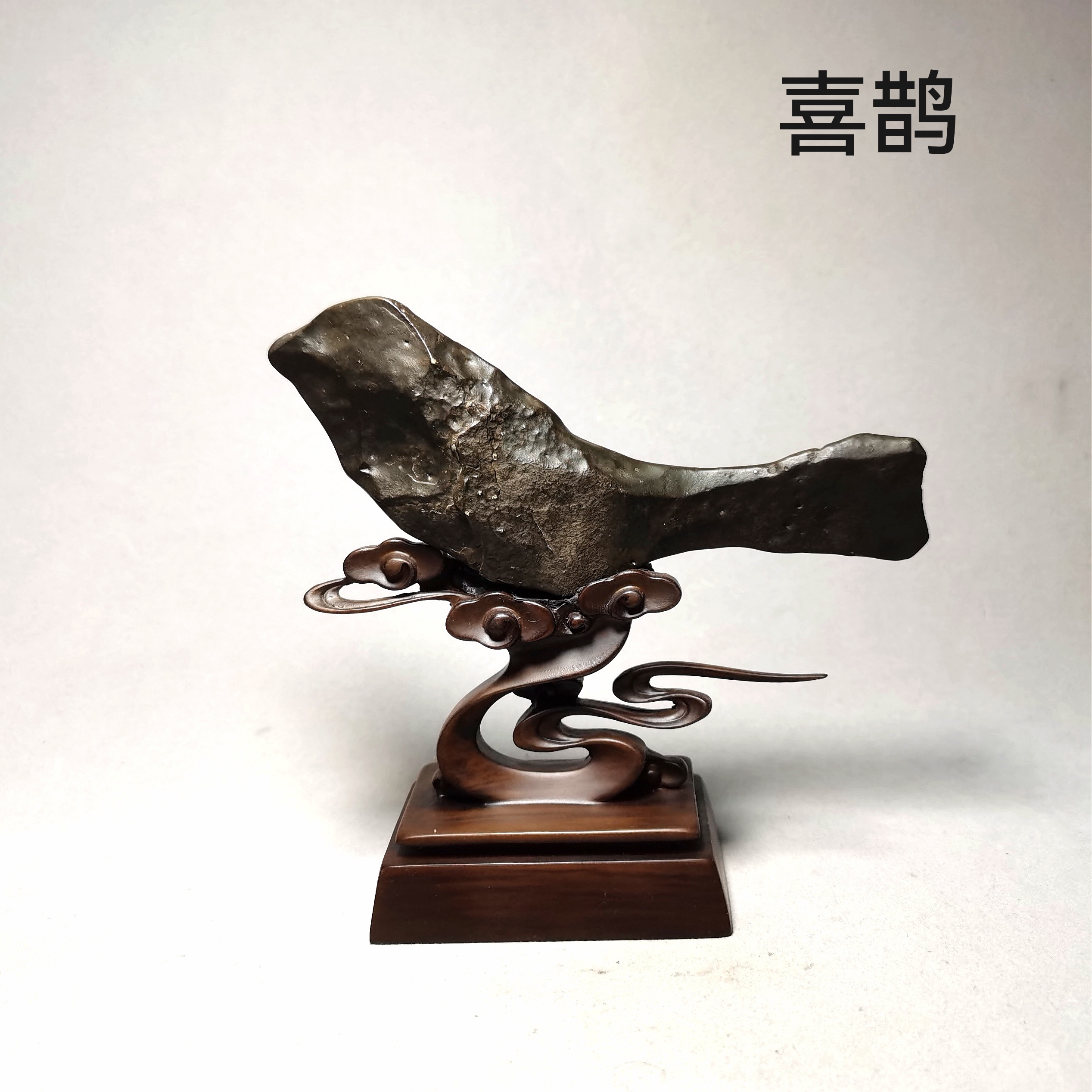 【喜鹊】马鬃山戈壁老皮石。“晴来喜鹊无穷语,雨后寒花特地香”。