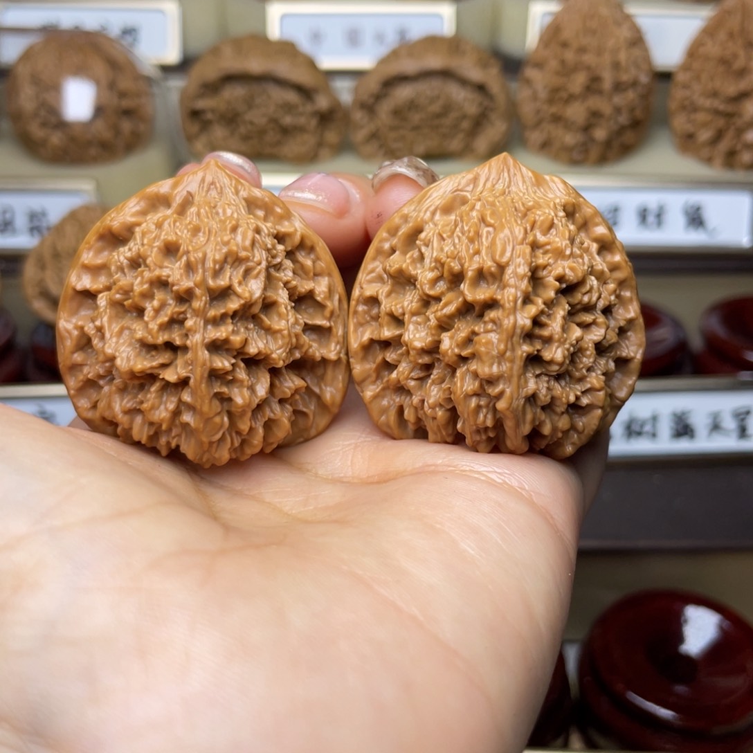 文玩核桃把件相****）满天星39左右