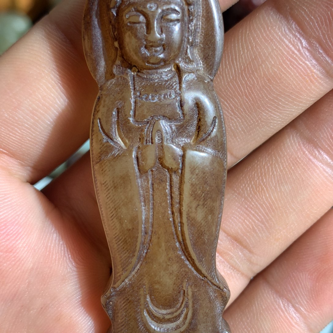 透闪石质玉未镶嵌颈饰