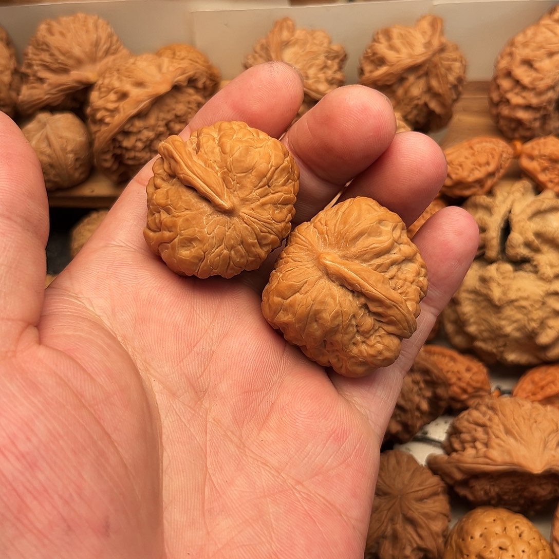 暗***雄文玩核桃吊坠一根筋