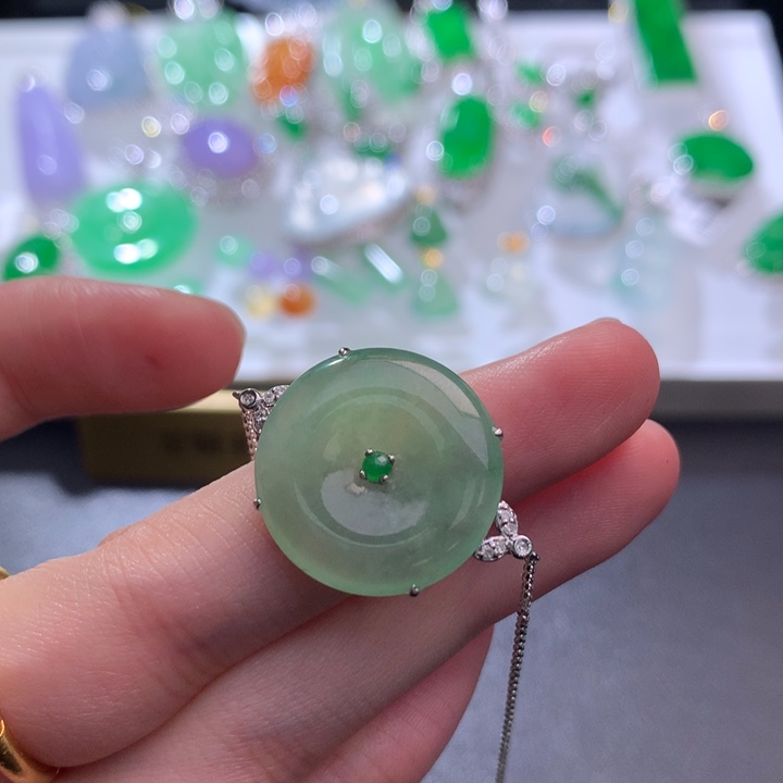 18K金镶嵌定制翡翠