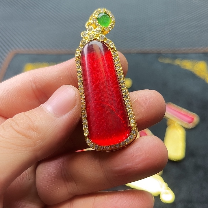 琥珀颈饰未镶嵌啊啊