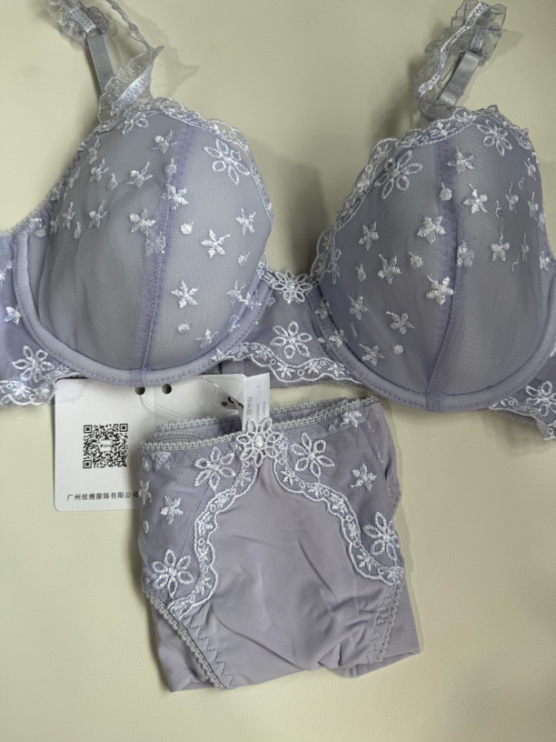 法式宫廷风刺绣蕾丝内衣紫色