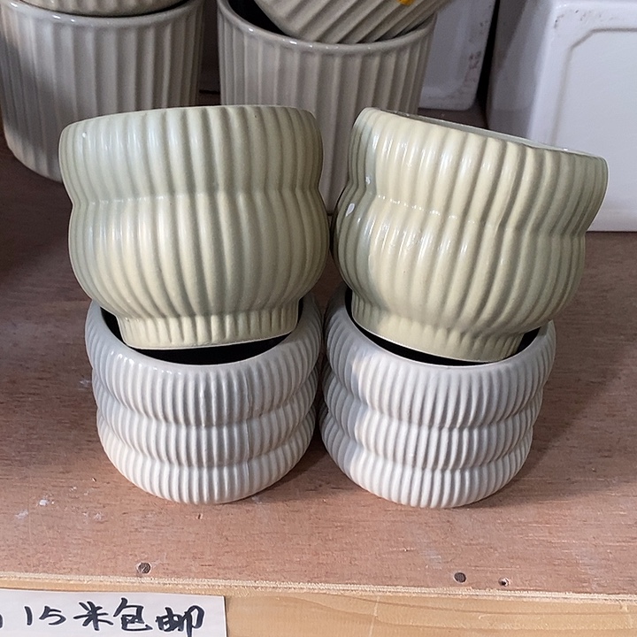 陶瓷花盆有孔 瑕疵介意勿拍 