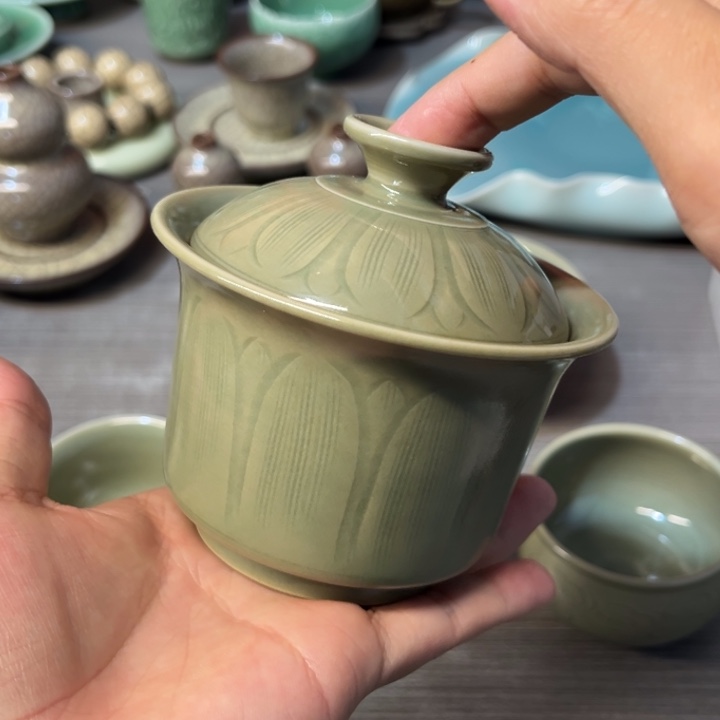 何亦鹏 越窑 莲瓣二才