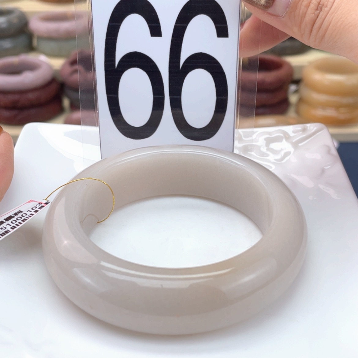 【闪购商品】石英质玉手镯未镶嵌