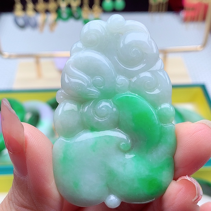 翡翠颈饰未镶嵌翡翠