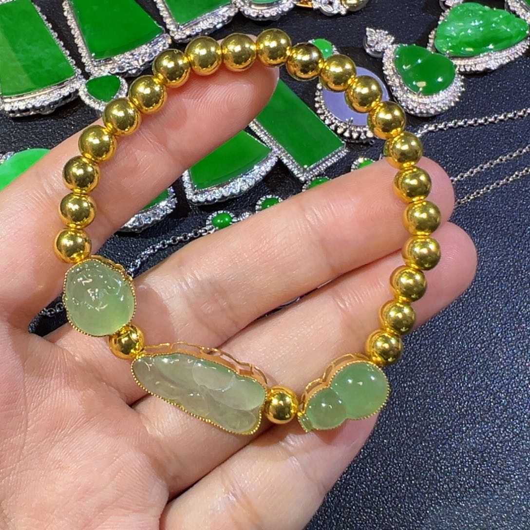 翡翠18K金镶嵌颈饰