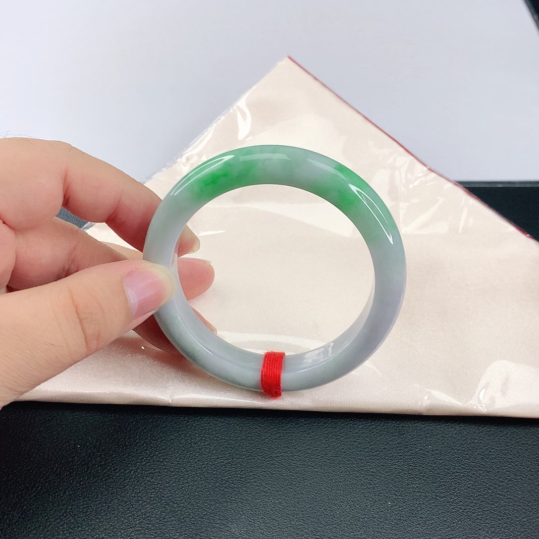 翡翠手镯未镶嵌翡翠282