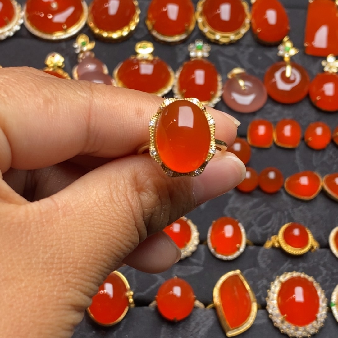 银S925镶嵌南红玛瑙戒指蜗*?