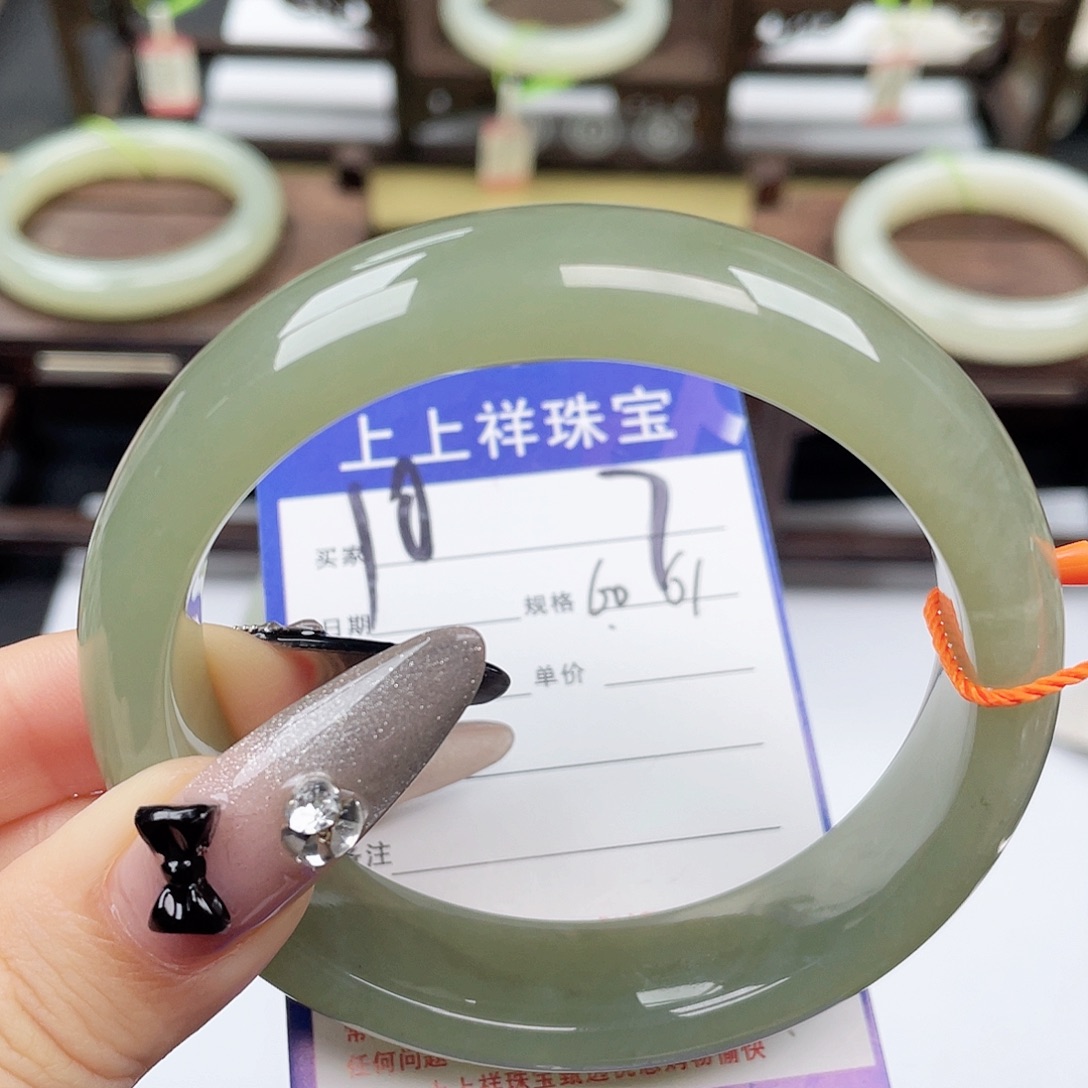 和田玉未镶嵌手镯