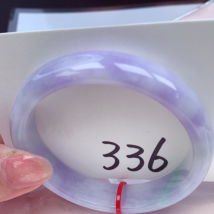 翡翠手镯未镶嵌翡翠