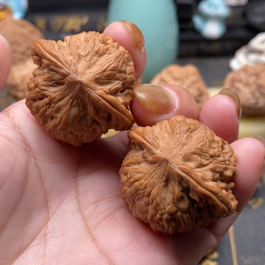 文玩核桃吊坠知**一磨盘