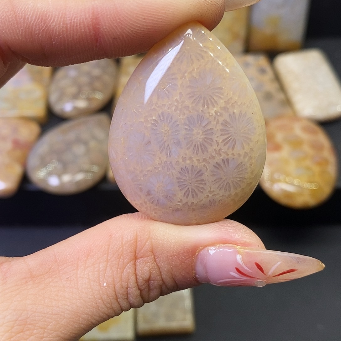 硅化玉颈饰合金秦*九