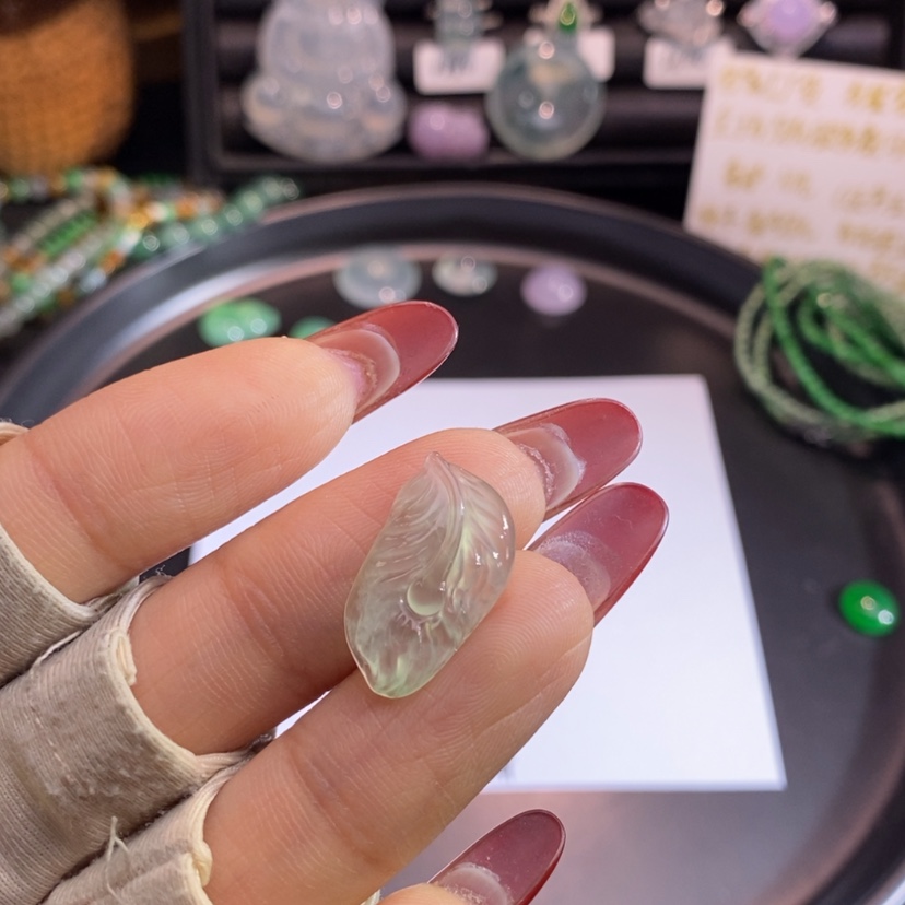 【闪购商品】翡翠挂件未镶嵌羽毛