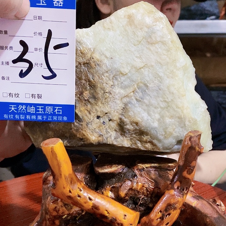 蛇纹石玉原石未镶嵌