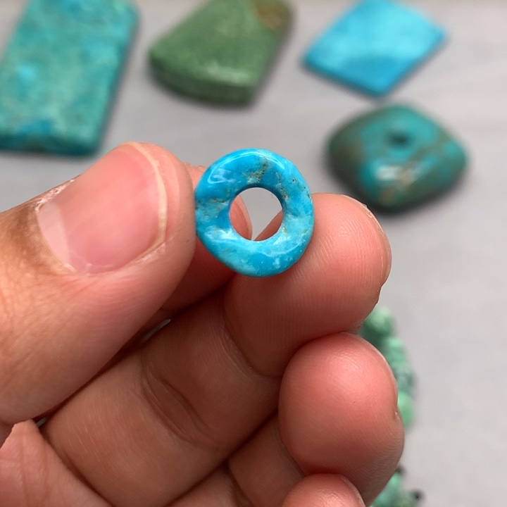 绿松石颈饰未镶嵌