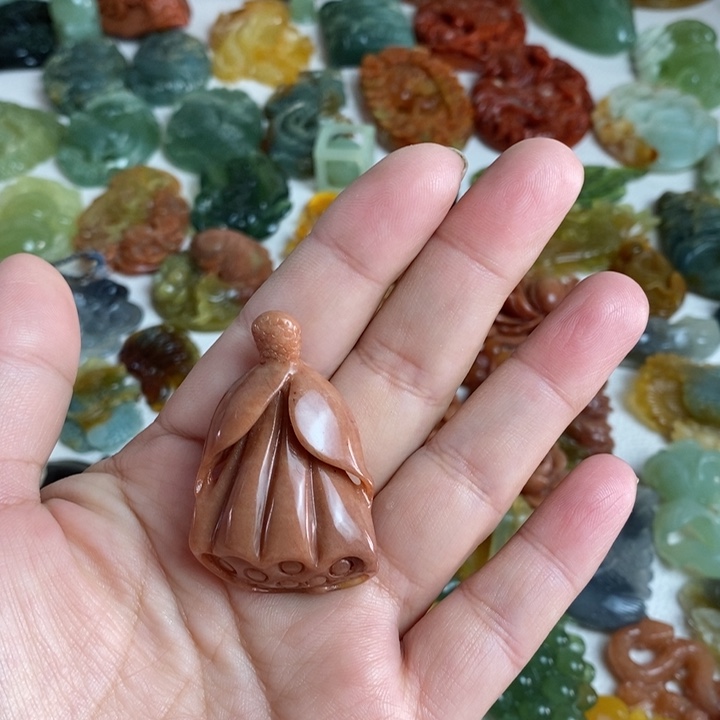 蛇纹石玉颈饰未镶嵌
