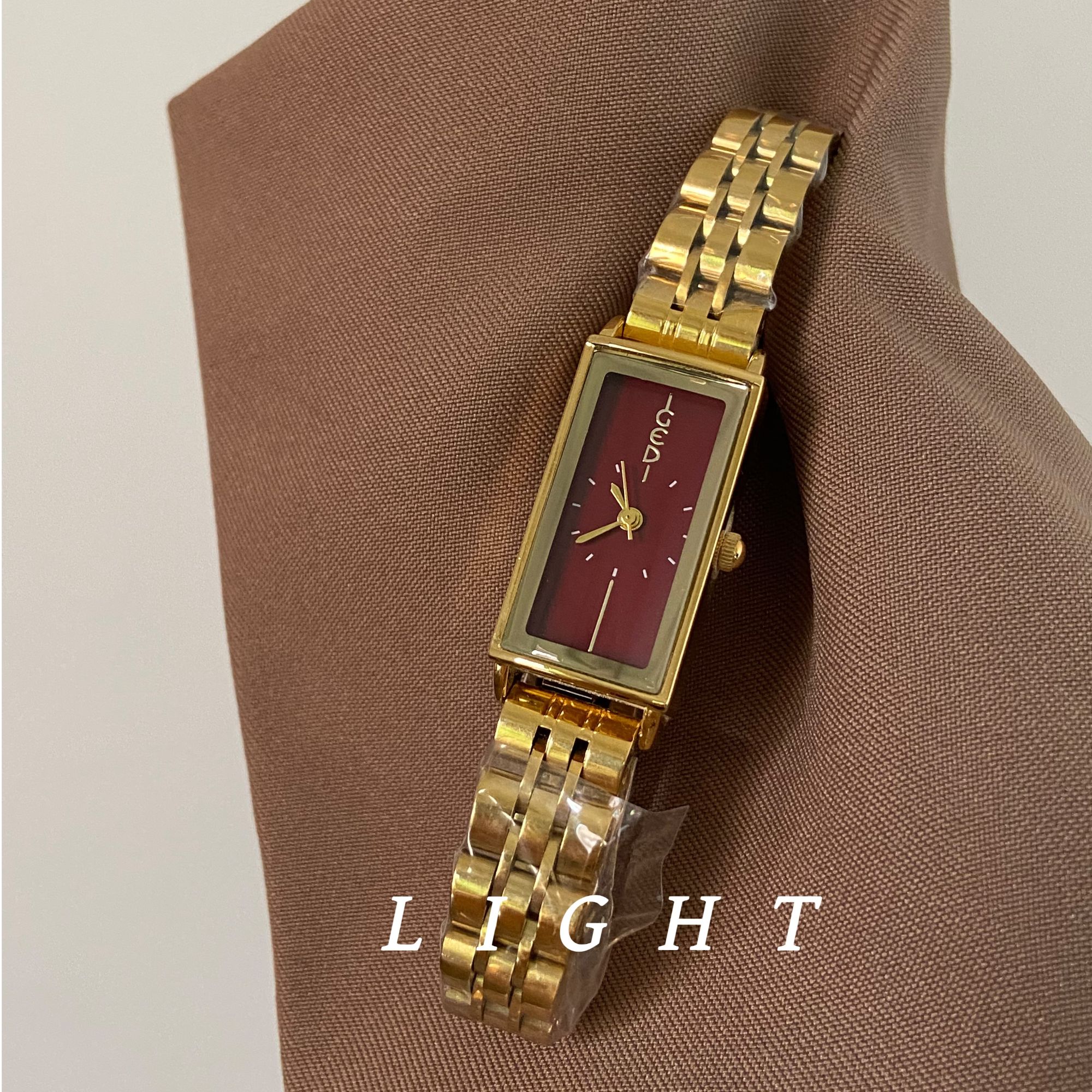 LIGHT 长方形安可拉红轻奢感钢壳小众显贵显白女士手表