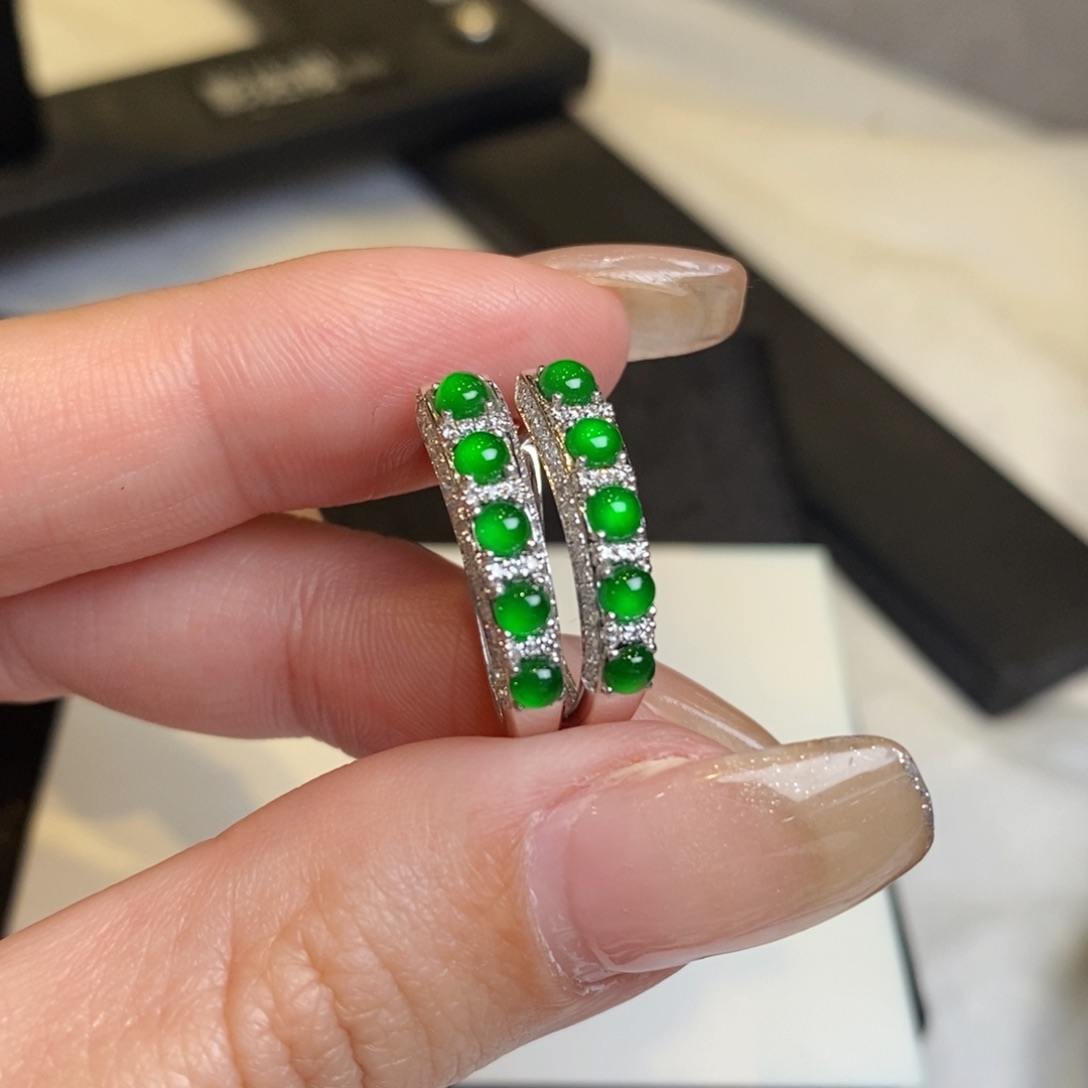 翡翠耳饰18K金镶嵌蛋面